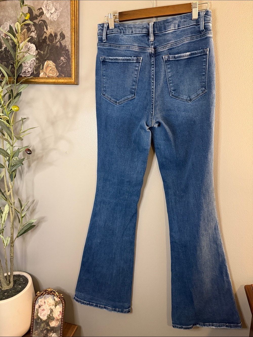 VERVET Los Angeles Size 29 Distressed Flare Jeans Medium Wash 33” Inseam - Picture 7 of 7